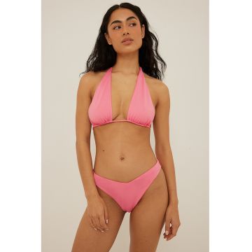 Sutien de baie cu cupe triunghiulare