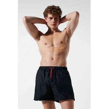 Pantaloni scurti de baie cu model monograma