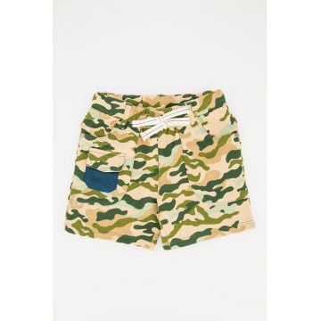 Pantaloni scurti cu imprimeu camuflaj