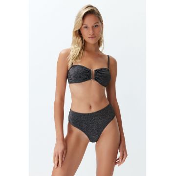 Costum de baie cu doua piese si aspect stralucitor