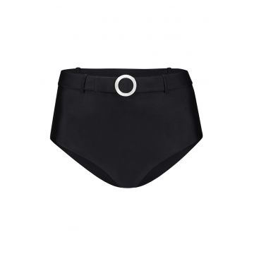 Slip cu o curea decorativa