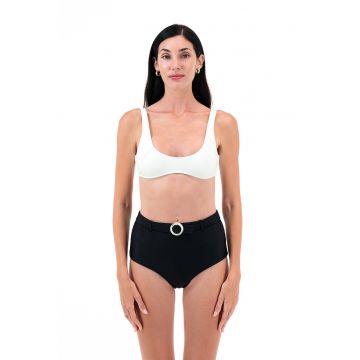 Slip cu o curea decorativa