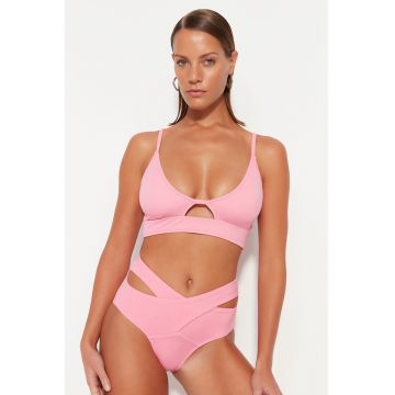 Sutien de baie cu decupaj