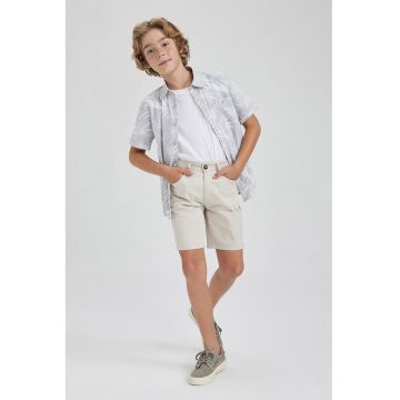 Pantaloni chino scurti