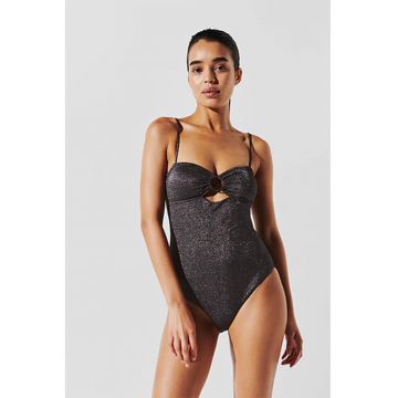 Costum de baie intreg cu aspect stralucitor