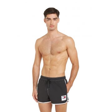 Pantaloni scurti de baie cu garnituri contrastante