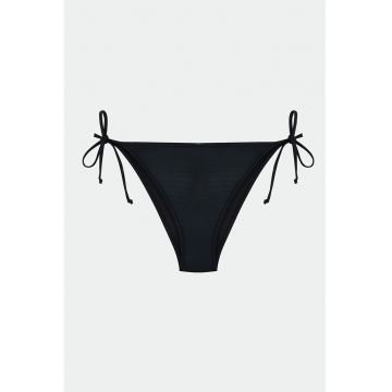 Slip cu prinderi laterale