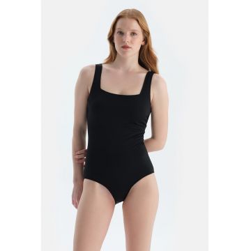 Costum de baie intreg cu decolteu patrat