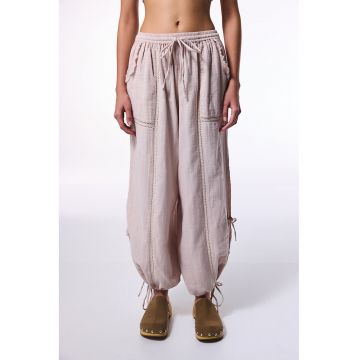 Pantaloni conici de plaja