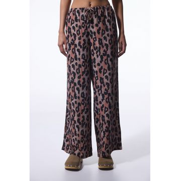 Pantaloni cu animal print