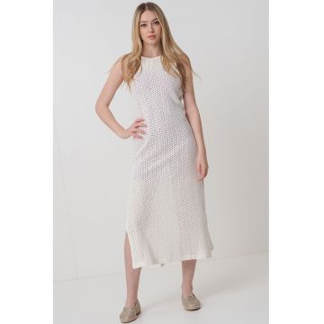 Rochie cu decolteu rotund si perforatii - pentru plaja