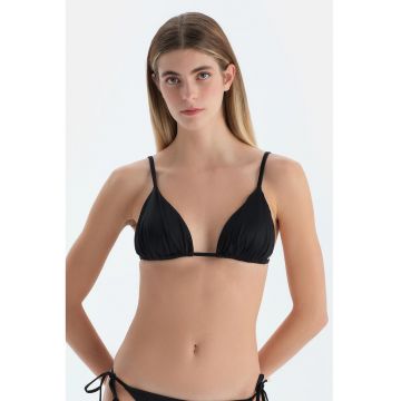 Sutien cu cupe triunghiulare si fronseuri