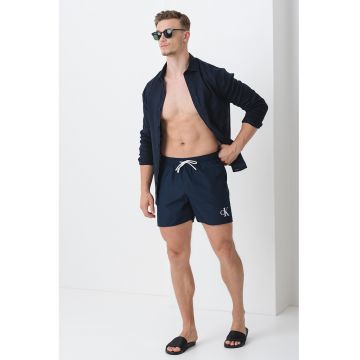 Pantaloni scurti de baie cu snur de ajustare si detaliu logo