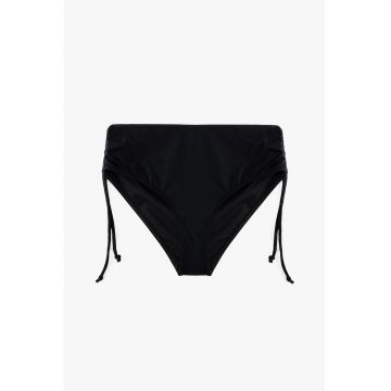 Slip cu insertii elastice laterale