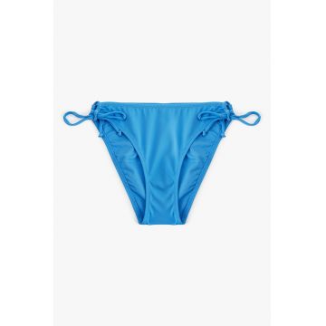 Slip cu prindere laterale cu snur