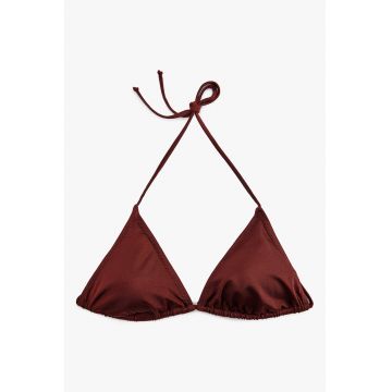 Sutien de baie cu cupe triunghiulare