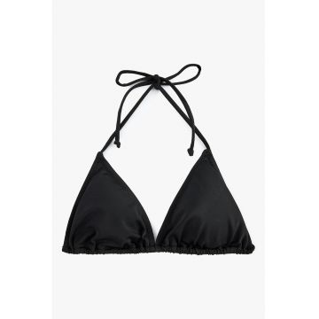 Sutien de baie cu cupe triunghiulare