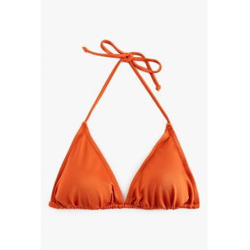 Sutien de baie cu model uni si cupe triunghiulare